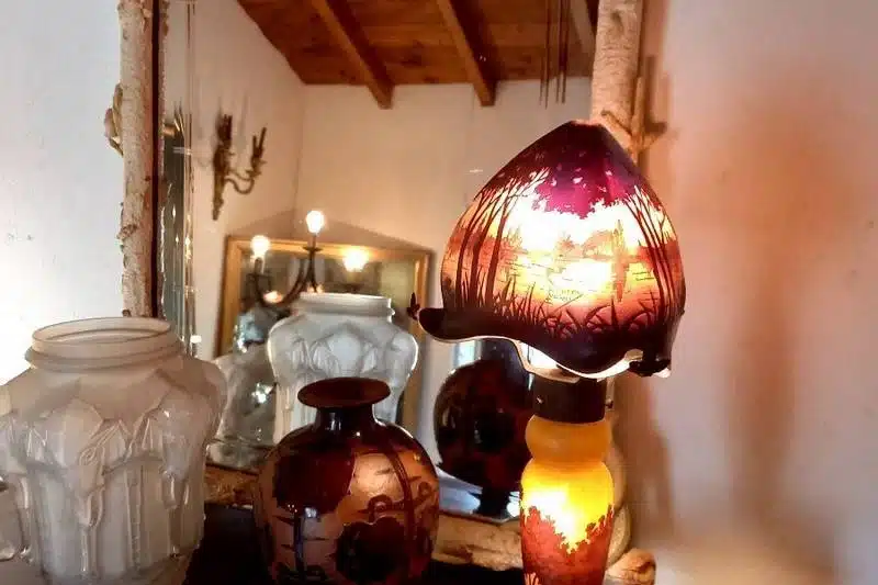 Meubles anciens et objets d'art proposés à la vente